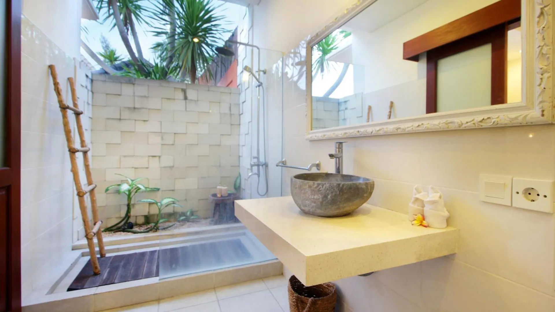 3Bedroom Tropical Villa Zya Seminyak Indonesia